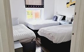 2 Bedroom Cozy Chambers With Free Parking